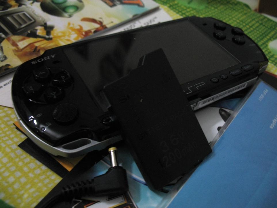9.999新PSP 3000游戏机盒子配件全套齐,加8G