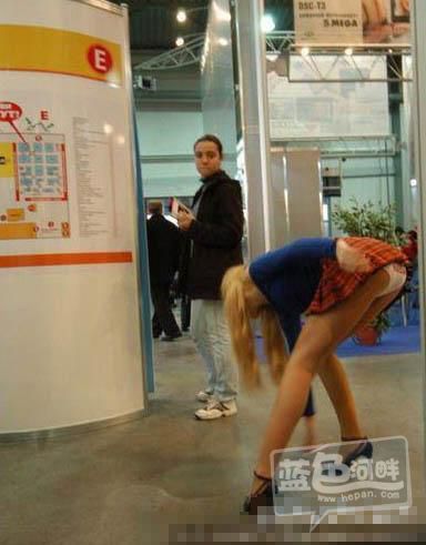 美女,<em>裙子也太短了</em>吧_茶余饭后_蓝色河畔