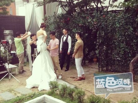 新娘婚纱摄影锐摄影_杭州锐摄影 娇小新娘选择婚纱的方法(3)