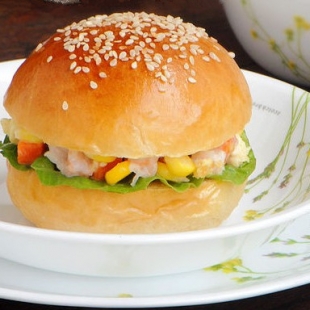 国庆早餐——鲜虾沙拉汉堡